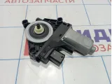 Моторчик стеклоподъемника передний правый Jeep Grand Cherokee (WK2) 68079282AA