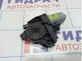 Моторчик стеклоподъемника задний правый Jeep Grand Cherokee (WK2) 68079284AB