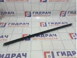 Уплотнитель стекла переднего левого Jeep Grand Cherokee (WK2) 55399209AA