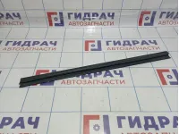Уплотнитель стекла заднего левого Jeep Grand Cherokee (WK2) 55399211AA