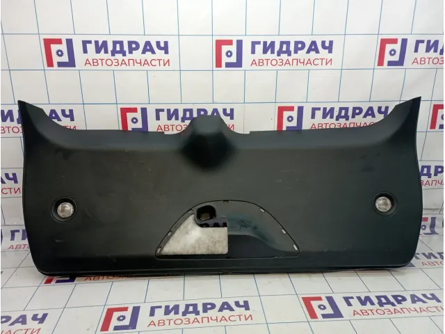 Обшивка двери багажника Jeep Grand Cherokee (WK2) 5KT49DX9AD