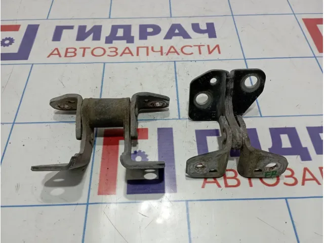 Петли двери передней правой Jeep Grand Cherokee (WK2)