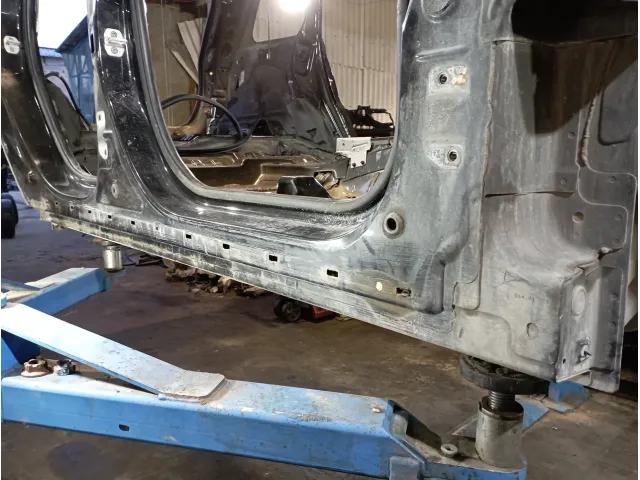 Порог со стойкой правый Jeep Grand Cherokee (WK2)