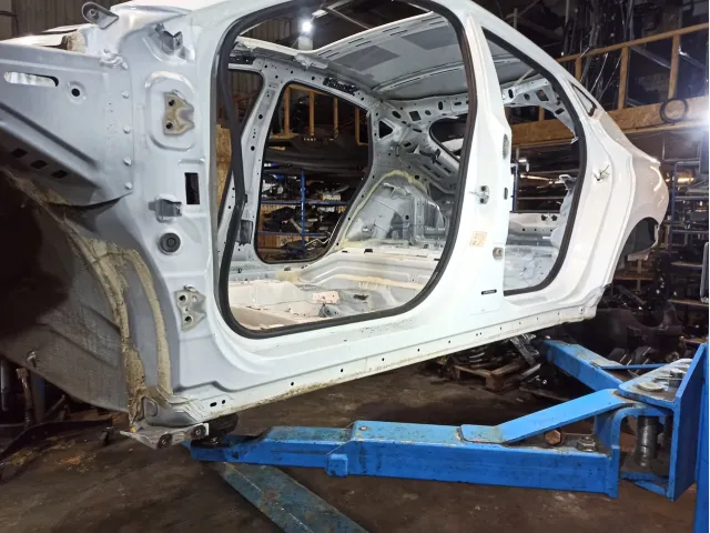 Порог со стойкой левый JAC J7