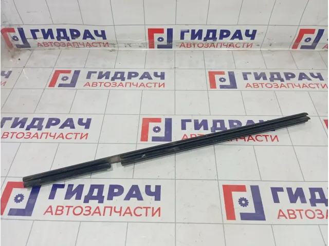 Уплотнитель стекла заднего левого Jeep Grand Cherokee 55135889AC