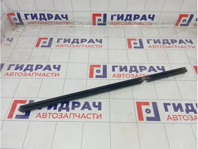 Уплотнитель стекла заднего правого Jeep Grand Cherokee 55135888AC