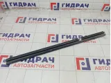 Уплотнитель стекла заднего правого Jeep Grand Cherokee 55135888AC