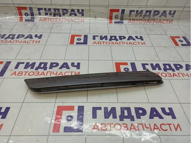Накладка стекла заднего правого Jeep Grand Cherokee 5E720TRMAC