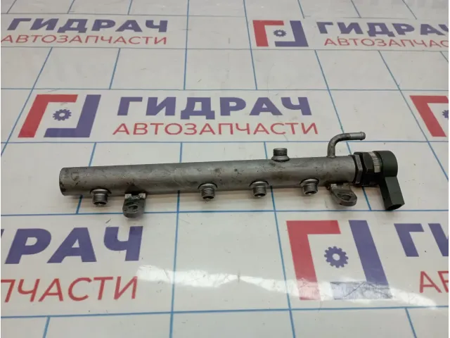 Рейка топливная левая Jeep Grand Cherokee (WH) 5175611AA