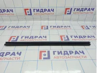 Уплотнитель стекла двери переднего правого Jeep Grand Cherokee (WJ) 55135898AC. Внутренний.