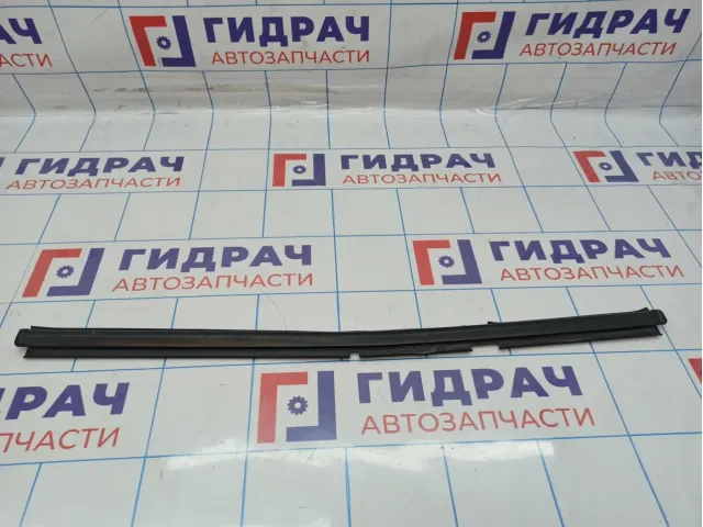 Накладка стекла заднего левого Jeep Grand Cherokee (WJ) 55135891AC. Наружний.