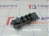 Блок управления стеклоподъемниками Jeep Grand Cherokee (WJ) 5HB63DX9AA. Потертость.