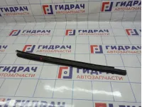 Молдинг лобового стекла левый Jeep Grand Cherokee (WJ) .