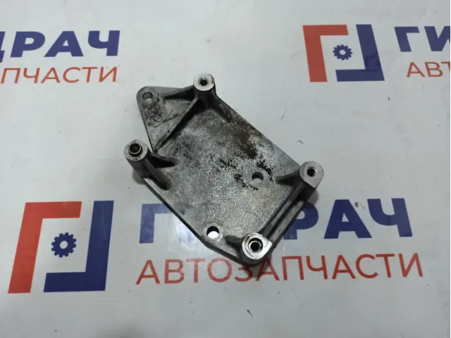 Кронштейн компрессора кондиционера Jeep Grand Cherokee (WJ) 90512840F.