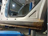 Порог со стойкой левый Jeep Grand Cherokee (WJ) . Коррозия.