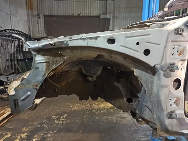 Лонжерон передний левый Jeep Grand Cherokee (WJ) .