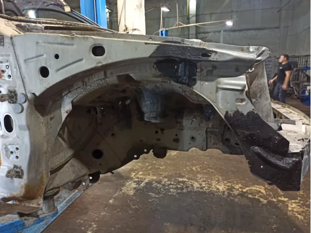 Лонжерон передний правый Jeep Grand Cherokee (WJ) .