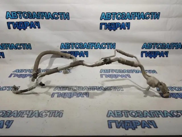Трубка кондиционера Kia Cerato 3 97775A7600. С клапаном.