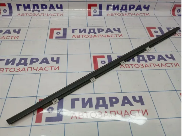 Накладка стекла переднего правого Kia Optima (JF) 82220-D4000