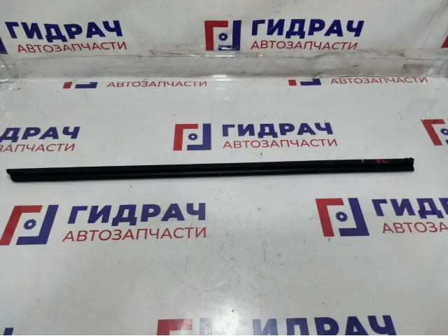 Уплотнитель стекла двери передней левой Kia Rio 4 82231-H0000.