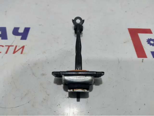 Ограничитель двери задний правый Kia Rio 4 79490-H0000.