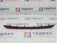 Накладка крышки багажника Kia Rio 4 92409-H0000. Отражатель. Трещина.