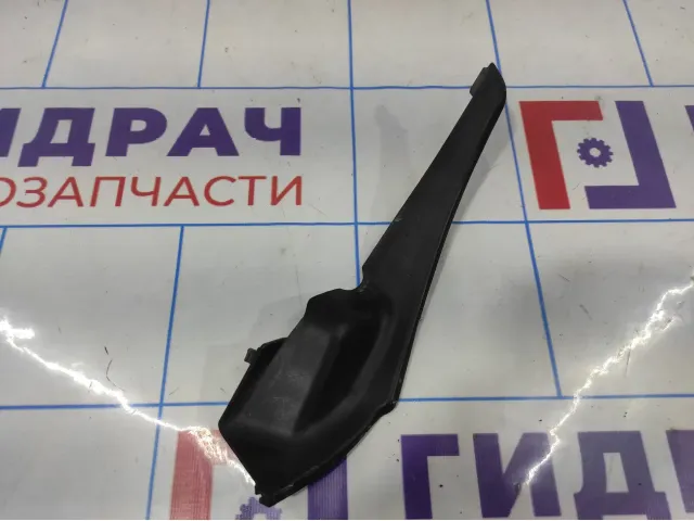 Накладка лобового стекла левая Kia Rio 4 86153-H0000.