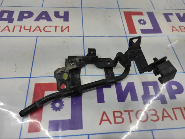 Трубка вакуумная Kia Rio 4 28353-2B801.