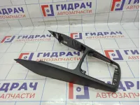 Накладка центральной консоли Kia Rio 4 84650-H0030WK. На КПП.