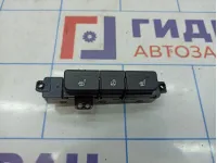 Кнопка обогрева сидений Kia Rio 4 93300-H0200WK. Руля.