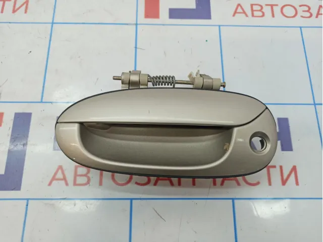 Ручка двери передней наружная левая Kia Spectra 0K2N159410XX. Дефект ЛКП.