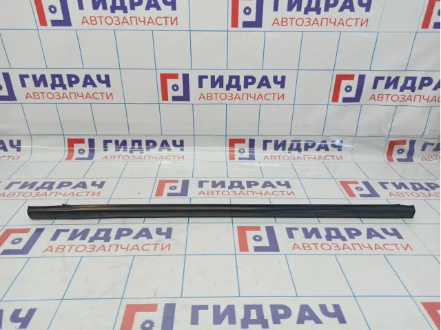 Накладка стекла переднего правого Kia Spectra 0K2A1-58810.