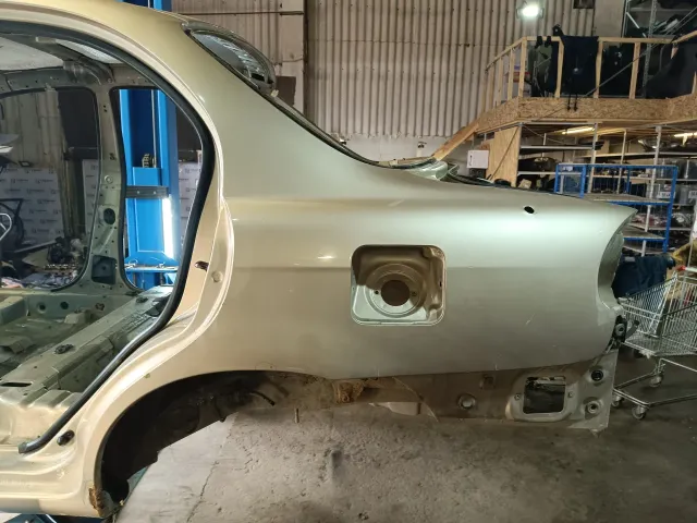 Крыло заднее левое Kia Spectra KSUB471300. Дефекты.