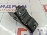 Кронштейн двигателя передний Kia Spectra 0K20439020A.