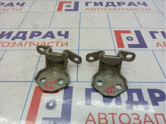 Петли двери передней левой Kia Spectra . Комплект.