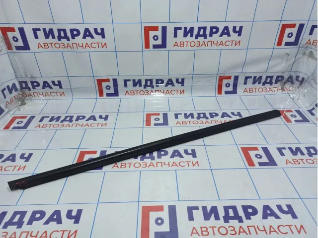 Накладка стекла переднего правого Kia Optima (TF) 82220-2T000