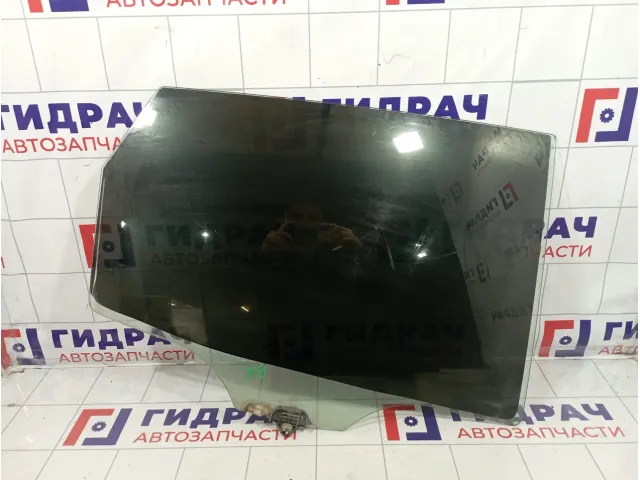 Стекло двери задней правой Kia Venga (YN) 83421-1P000