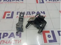 Петли двери передней левой Kaiyi E5