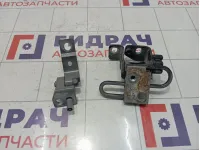 Петли двери передней правой Kaiyi E5