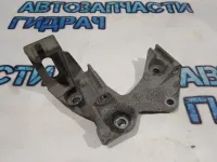 Кронштейн генератора Renault Kaptur 117102094R Отличное состояние