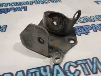 Кронштейн задней балки правый Renault Kaptur 6040221350 Отличное состояние