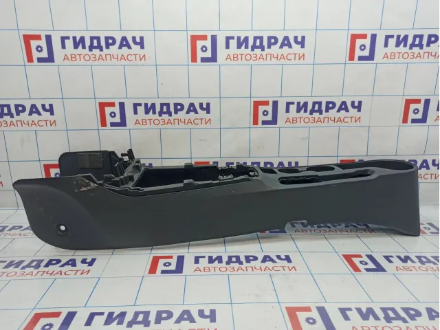 Консоль Kia Rio X (X-Line) 84611H0000WK. Царапины, потертость.
