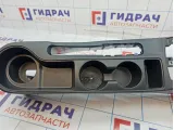 Консоль Kia Rio X (X-Line) 84611H0000WK. Царапины, потертость.