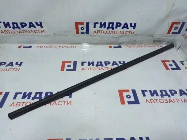 Накладка стекла двери заднего левого Kia Rio X (X-Line) 83210-H0500.