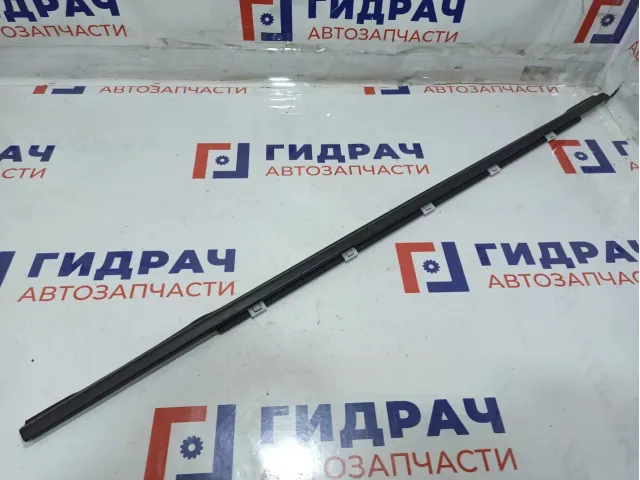 Накладка стекла двери заднего правого Kia Rio X (X-Line) 83220-H0500.