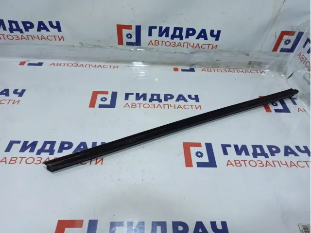 Уплотнитель стекла двери передней правой Kia Rio X (X-Line) 82241-H0000.