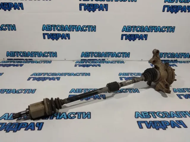 Привод передний правый Kia Ceed 495001H010. В сборе с кулаком.