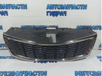Решетка радиатора Kia Rio 3 863504Y100. Дефект.