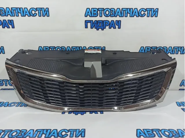Решетка радиатора Kia Rio 3 863504Y100. Дефект.