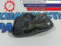 Кронштейн двигателя правый Kia Rio 3 218253X000.